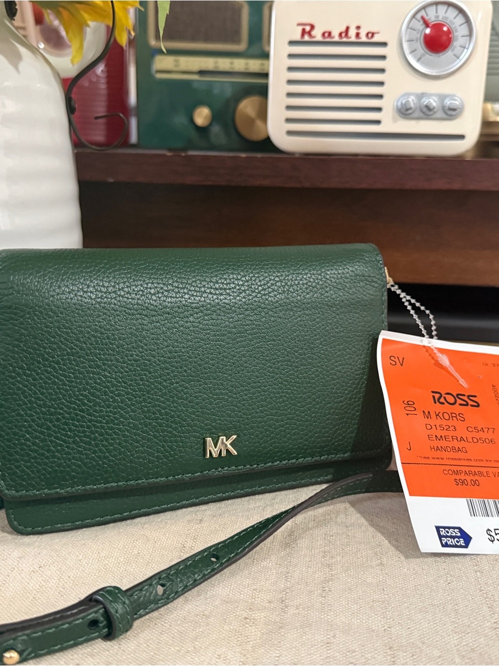 NWT Michael Kors Emerald Green Pebbled Leather Clutch Wallet with Gold Hardware - Picture 3 of 5